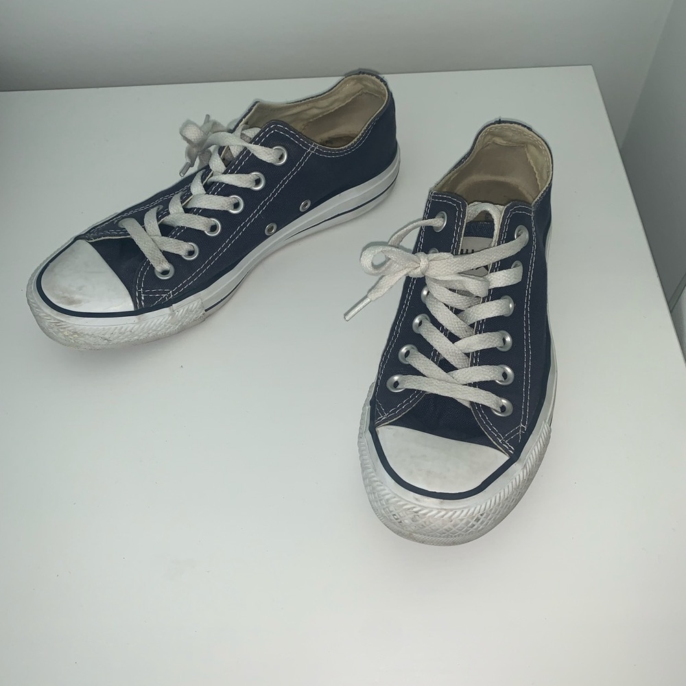 Navy blue converse chuck classics size 7